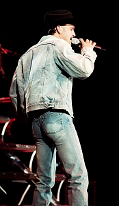 Tim McGraw's Butt!